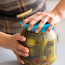 Silicone Jar Opener+in use